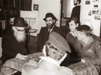 Davening for Soldiers Doesn’t Conflict With Faith in Hashem